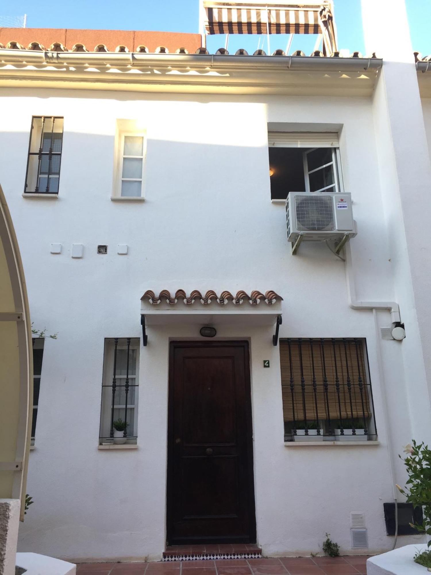 El Cortijuelo. Magnificent Triplex Terraced House With Rooftop Of 18M2, Overlooking The Sea. Parking トレモリノス エクステリア 写真